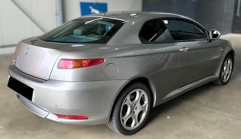 Usado Alfa Romeo GT 150 HP (110 kW) 2010 Cinzento Coupé