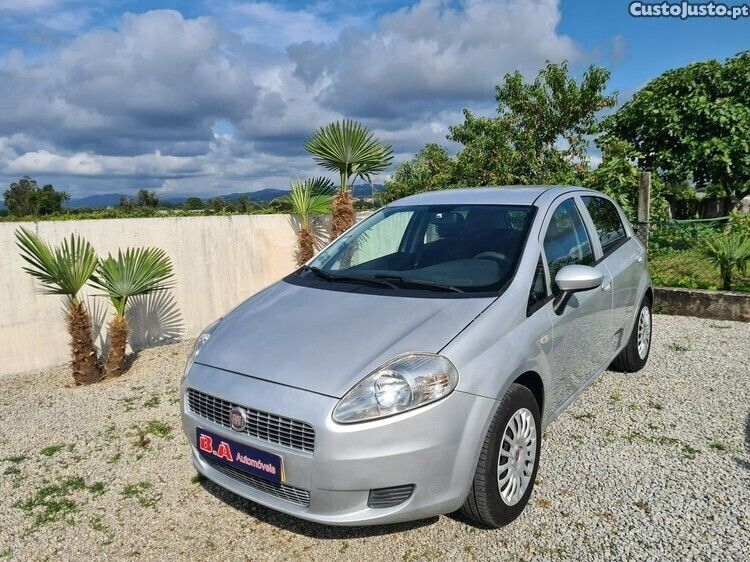 Cinza Usado 2011 Fiat Grande Punto Citadino | € 3.700 (Preço justo) - Imagem 1/1