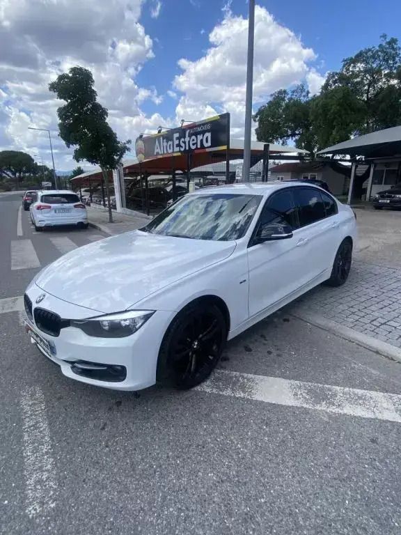 Branco Usado 2014 BMW 318 Sport Line Sedan | € 20.900 - Imagem 1/4