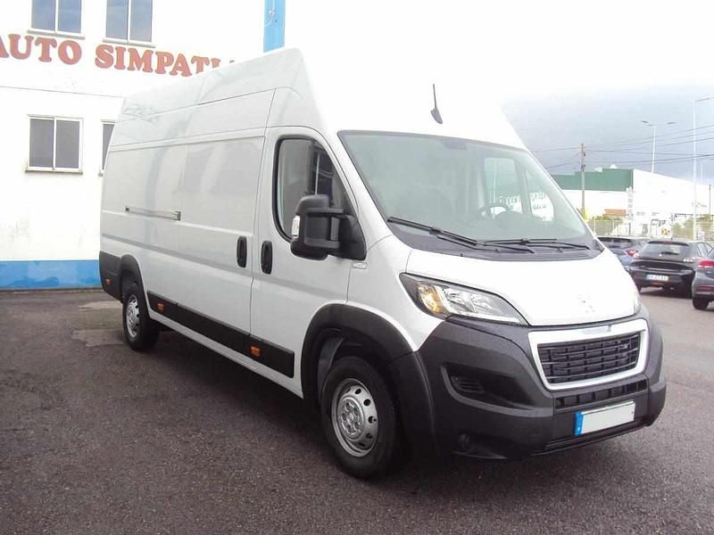 Usado Peugeot Boxer 165 HP (121 kW) 2023 Branco Van