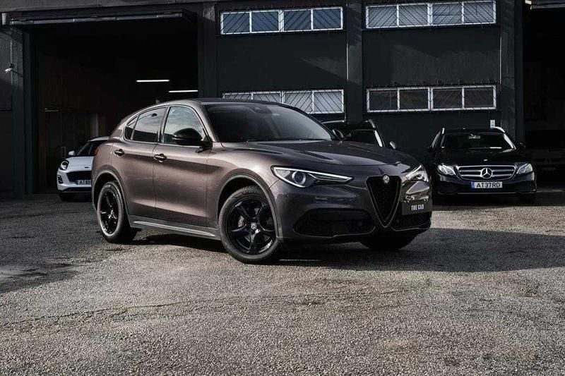 Cinzento Usado 2019 Alfa Romeo Stelvio Super SUV | € 29.400 (Preço justo) - Imagem 1/4