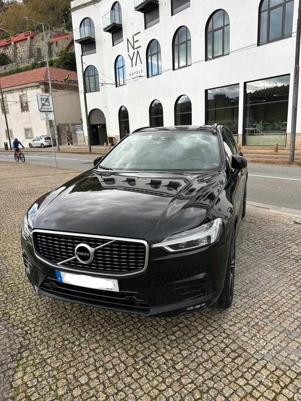 Preto Usado 2020 Volvo XC60 R-Design SUV | € 35.750 (Preço justo) - Imagem 1/4