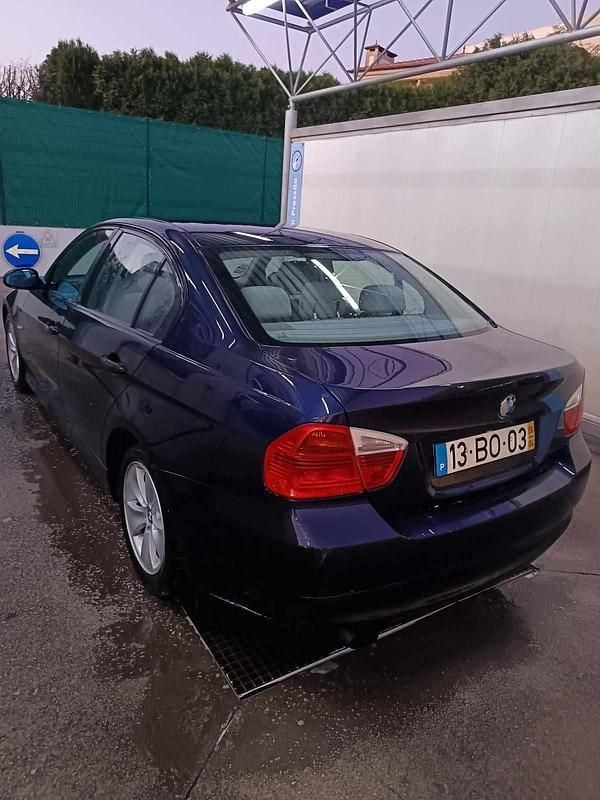 Azul Usado 2006 BMW 316 Sedan | € 7.000 - Imagem 1/4