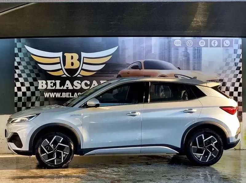 Branco Usado 2023 BYD Atto 3 Design SUV | € 27.500 (Preço justo) - Imagem 1/4