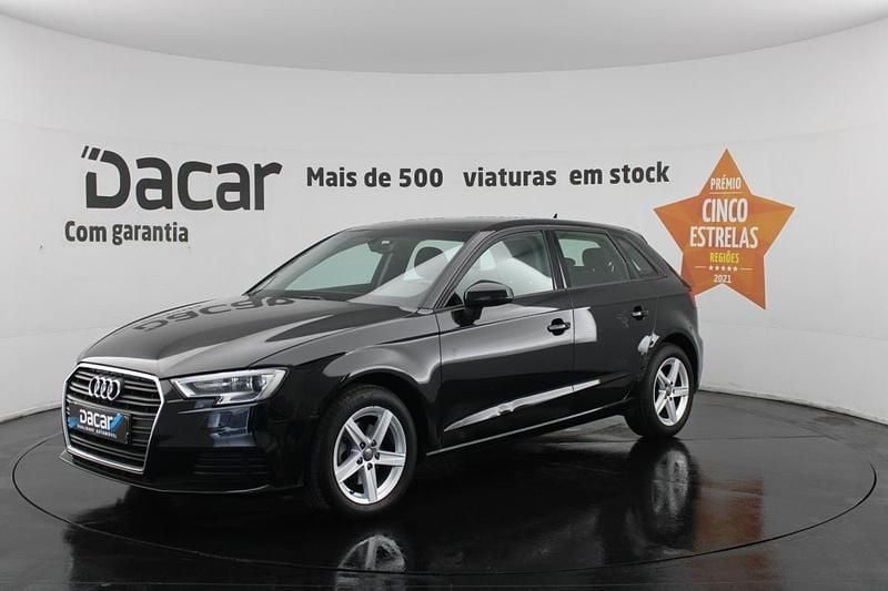 Usado Audi A3 116 HP (85 kW) 2019 Preto Sedan