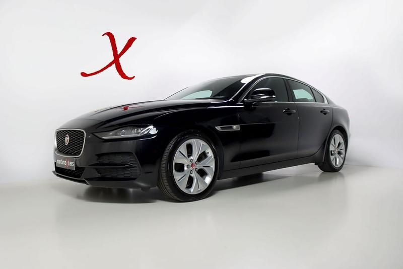 Preto Usado 2020 Jaguar XE Sedan | € 34.990 - Imagem 1/4