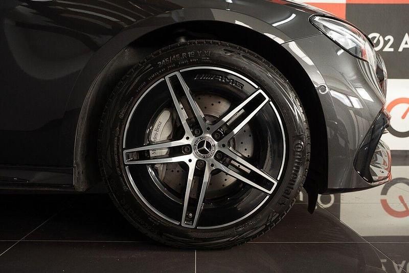 Usado Mercedes E300 313 HP (230 kW) 2025 Cinza Carrinha