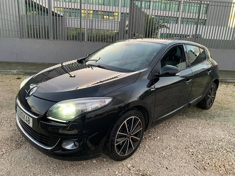 Usado Renault Mégane III Bose Edition 110 HP (80 kW) 2012 Preto
