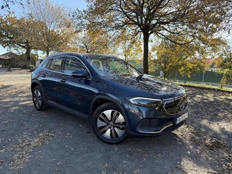 Azul Usado 2021 Mercedes EQA250 Edition 1 SUV | € 31.990 (Bom preço) - Imagem 1/4