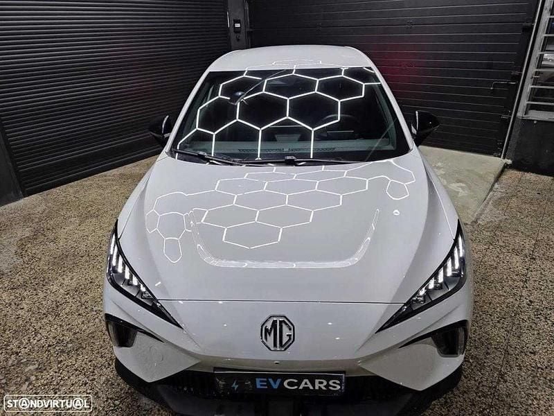 Usado MG MG4 EV 150 kW (204 HP) 2023 Branco Citadino