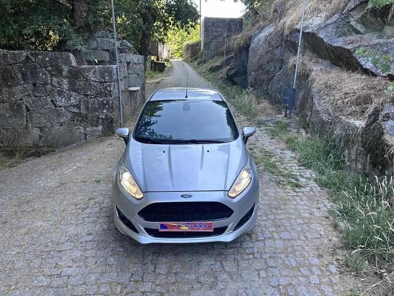 Usado Ford Fiesta 100 HP (73 kW) 2017 Cinzento Citadino