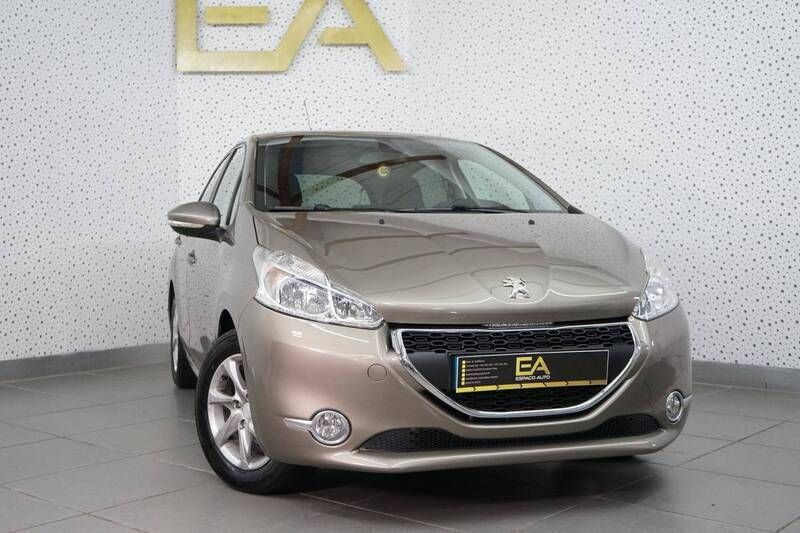 Cinza Usado 2013 Peugeot 208 Active Citadino | € 7.980 (Preço justo) - Imagem 1/4