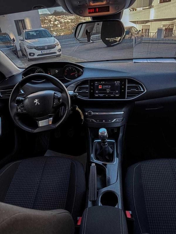 Usado Peugeot 308 102 HP (75 kW) 2019 Branco