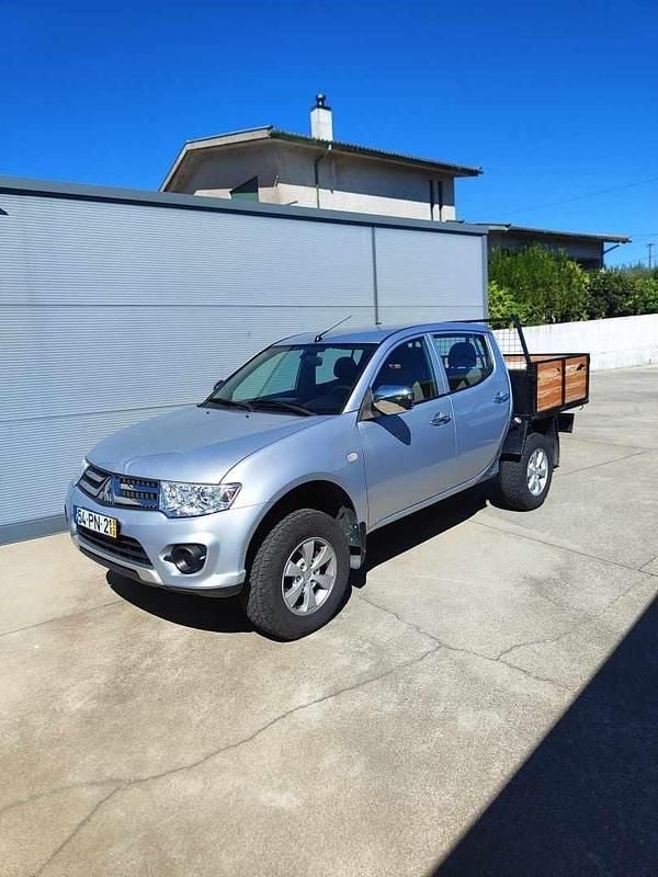 Cinzento Usado 2015 Mitsubishi L200 Pickup | € 20.000 (Preço elevado) - Imagem 1/4