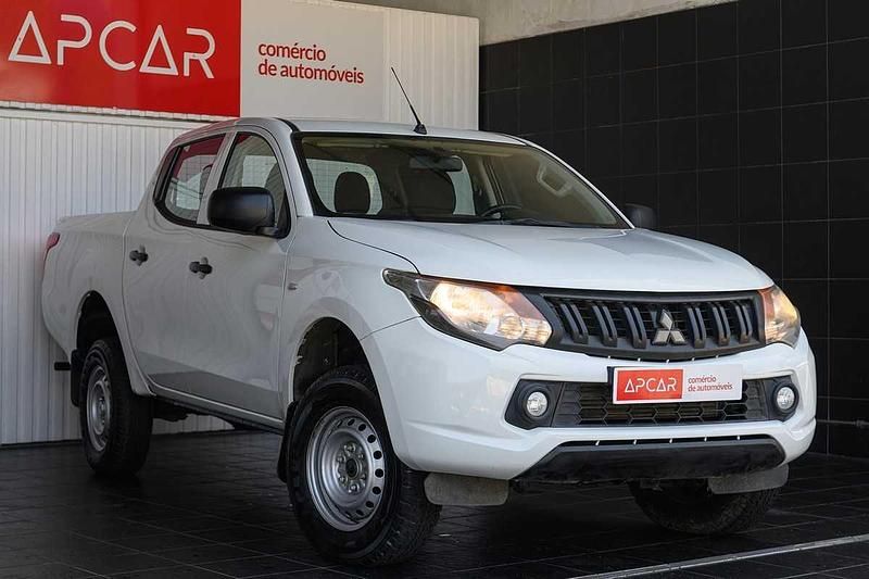 Branco Usado 2018 Mitsubishi L200 Invite Pickup | € 28.500 - Imagem 1/4
