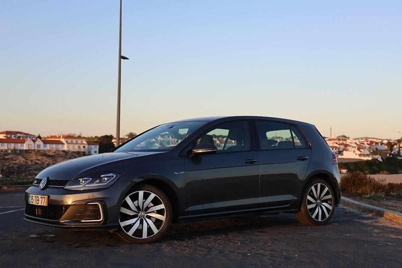 Usado VW Golf VII GTE 204 HP (150 kW) 2017 Cinzento Citadino