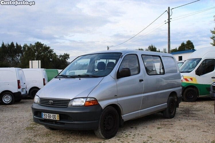 Cinza Usado 2006 Toyota HiAce Monovolume | € 9.500 - Imagem 1/1