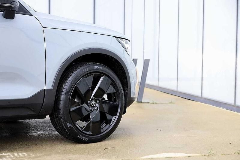 Novo Volvo XC40 Plus 163 HP (119 kW) 2025 Prateado SUV