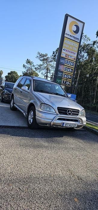 Usado 2000 Mercedes ML270 SUV | € 6.500 - Imagem 1/4