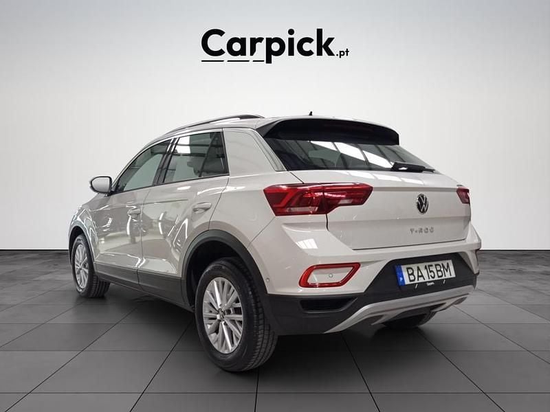 Usado VW T-Roc Life 110 HP (80 kW) 2023 Bege SUV