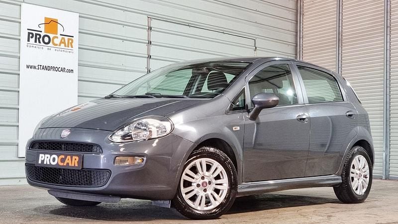 Cinzento Usado 2014 Fiat Punto Young Citadino | € 6.250 (Bom preço) - Imagem 1/4