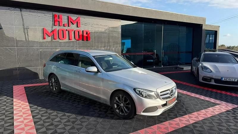 Usado Mercedes C200 Avantgarde 136 HP (100 kW) 2015 Cinza prata Carrinha
