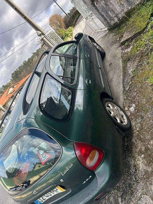 Usado Hyundai Lantra 85 HP (62 kW) 1999 Sedan