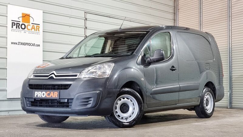 Cinzento Usado 2016 Citroën Berlingo Monovolume | € 9.750 (Preço justo) - Imagem 1/4