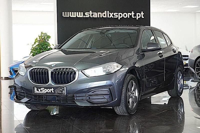 Cinza Usado 2021 BMW 116 Advantage Citadino | € 21.490 (Bom preço) - Imagem 1/4
