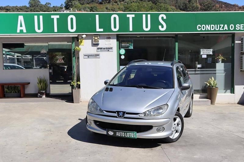 Cinza Usado 2004 Peugeot 206 Carrinha | € 3.470 (Preço justo) - Imagem 1/4