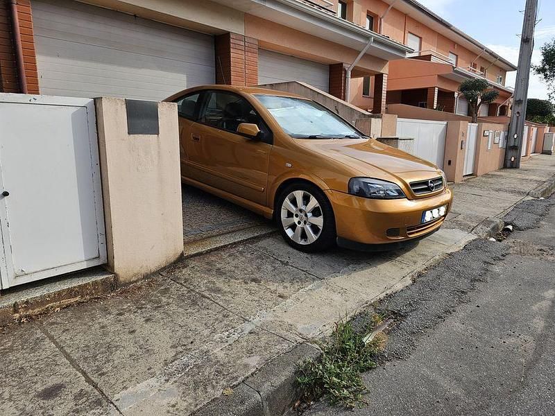 Usado Opel Astra Edition 125 HP (91 kW) 2000 Coupé