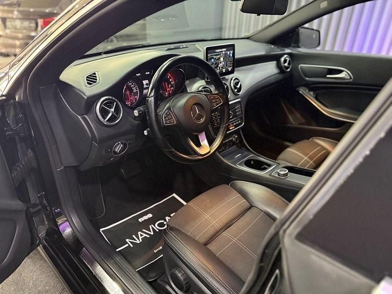 Usado Mercedes CLA200 Shooting Brake Urban 136 HP (100 kW) 2016 Preto Carrinha