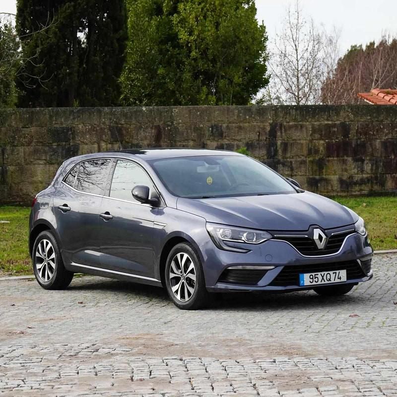 Cinzento Usado 2019 Renault Mégane IV | € 10.900 (Bom preço) - Imagem 1/4