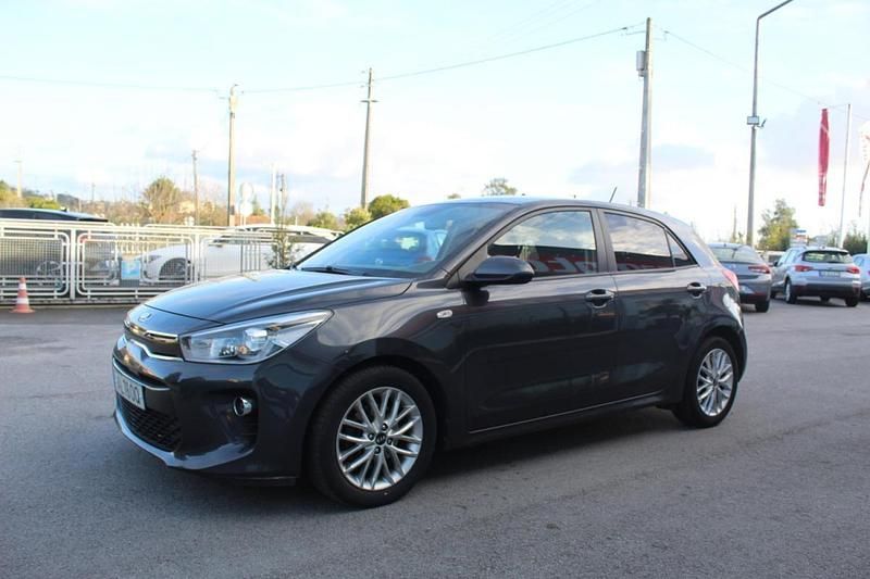 Usado Kia Rio 90 HP (66 kW) 2018 Cinzento