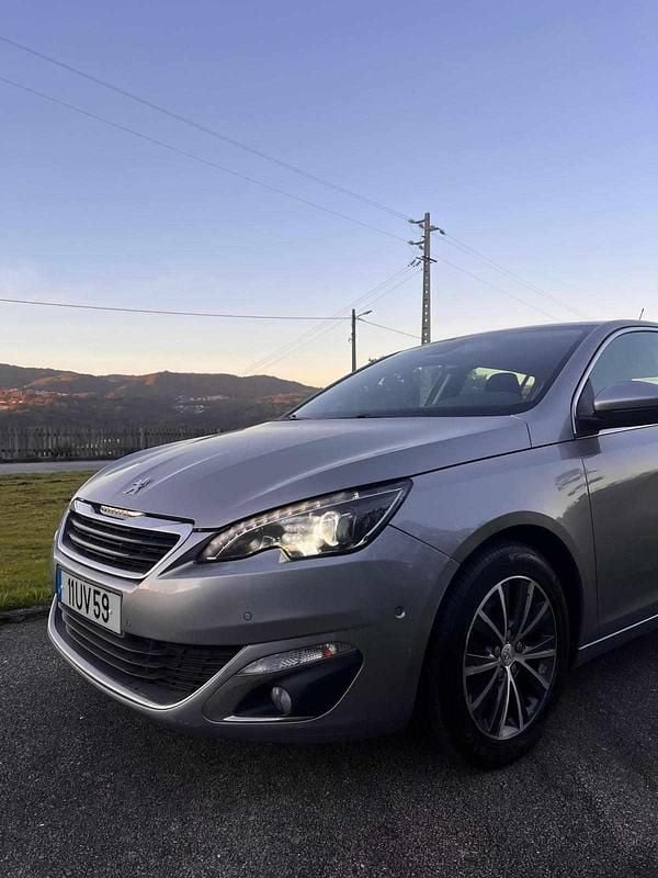 Usado Peugeot 308 120 HP (88 kW) 2014 Cinzento Citadino