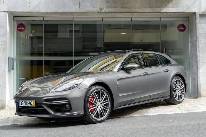 Cinzento Usado 2018 Porsche Panamera Sport Turismo Sedan | € 95.000 - Imagem 1/4