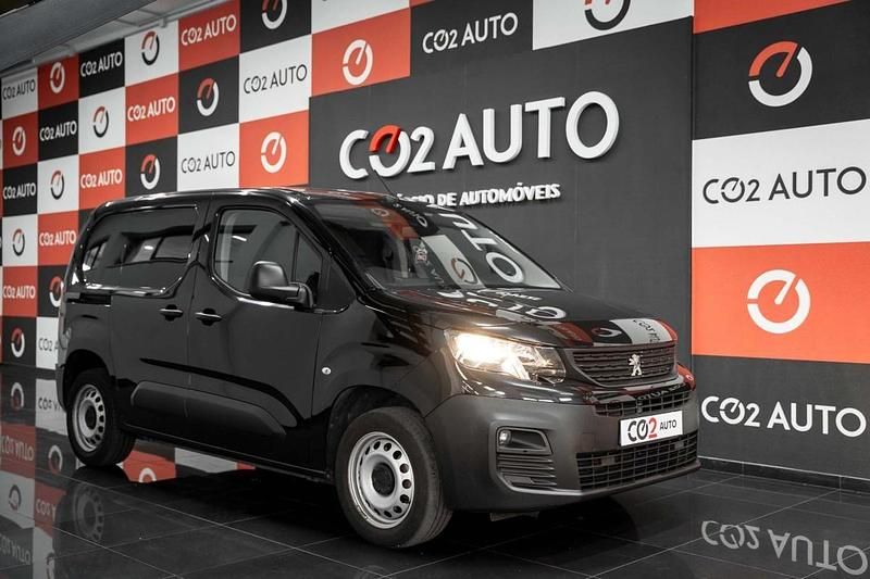 Preto Usado 2023 Peugeot Partner Premium Van | € 21.500 (Caro) - Imagem 1/4
