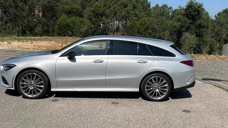 Cinzento Usado 2023 Mercedes CLA250e Sedan | € 39.900 (Bom preço) - Imagem 1/4