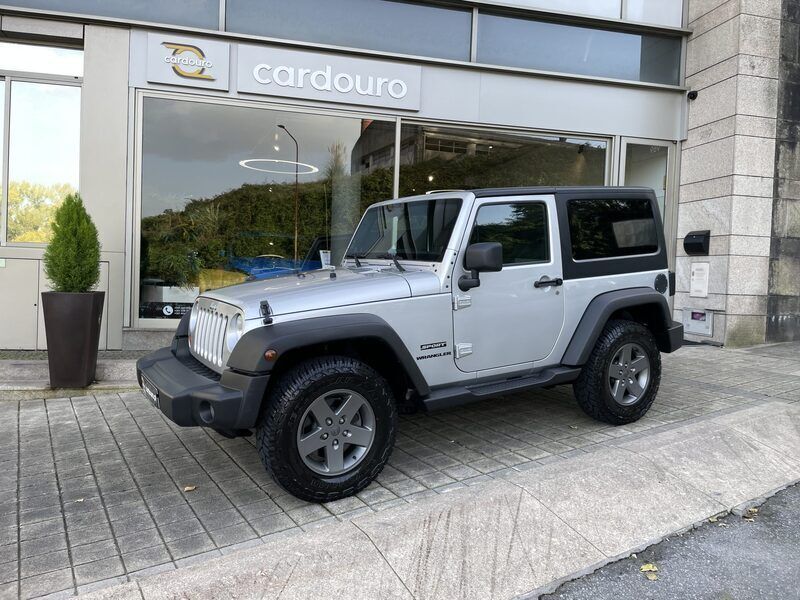 Cinzento preto Usado 2012 Jeep Wrangler Sport SUV | € 27.900 - Imagem 1/4