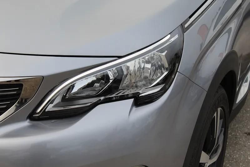 Usado Peugeot 5008 Allure 130 HP (95 kW) 2019 Cinzento Monovolume