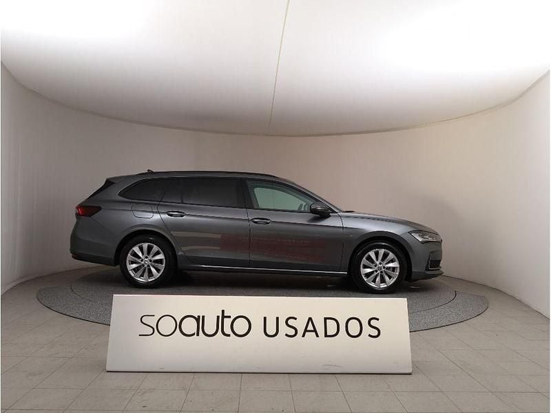 Usado Skoda Superb 150 HP (110 kW) 2024 Cinzento escuro metalizado Carrinha