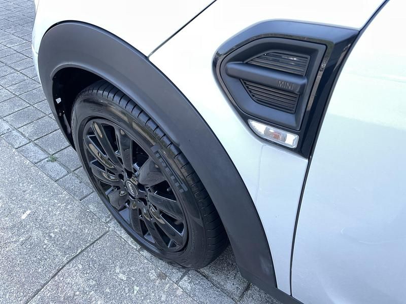 Usado Mini One D Countryman 116 HP (85 kW) 2017 Preto preto SUV