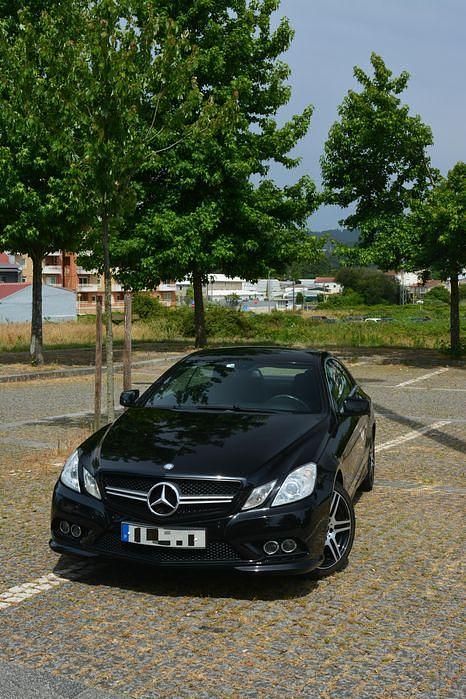Usado 2011 Mercedes E200 Coupé | € 15.999 - Imagem 1/4