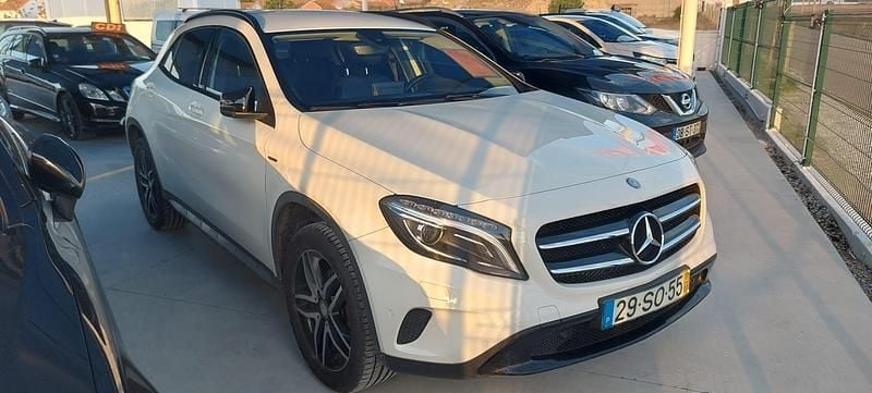 Usado Mercedes GLA180 Urban 109 HP (80 kW) 2017 Branco SUV