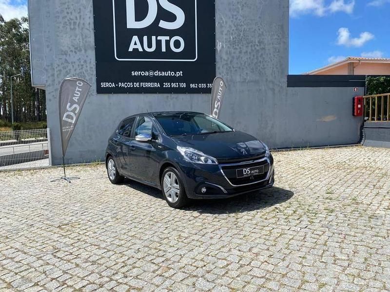 Cinzento Usado 2018 Peugeot 208 Citadino | € 10.500 (Preço justo) - Imagem 1/4