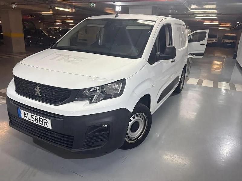 Branco Usado 2021 Peugeot Partner Premium Monovolume | € 15.500 (Preço justo) - Imagem 1/4