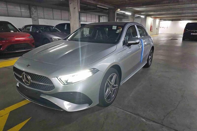Prateado Usado 2024 Mercedes A250 Citadino | € 43.400 (Caro) - Imagem 1/4