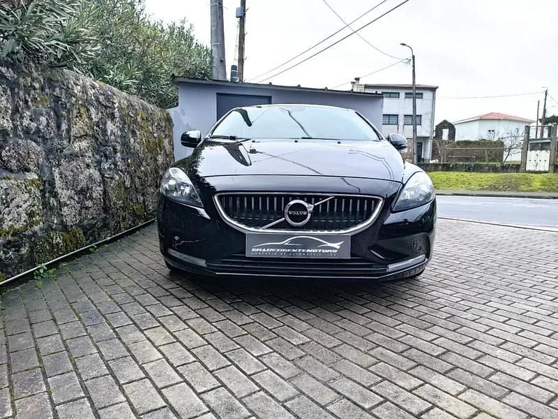 Usado Volvo V40 Momentum 120 HP (88 kW) 2017 Preto Citadino