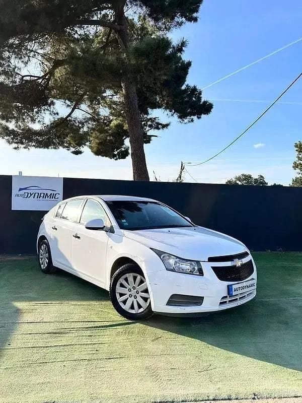 Branco Usado 2012 Chevrolet Cruze LS Sedan | € 7.900 (Preço justo) - Imagem 1/4
