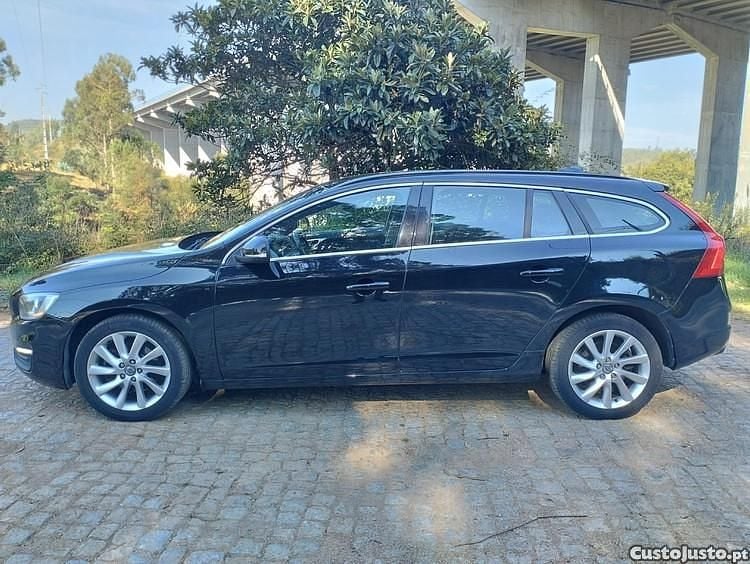 Preto Usado 2014 Volvo V60 Momentum Carrinha | € 11.450 (Bom preço) - Imagem 1/1